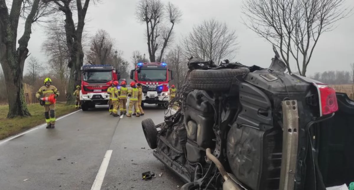 Wypadki drogowe, Tragiczny wypadek Braniewem Kierowca żyje samochodu prawie zostało - zdjęcie, fotografia