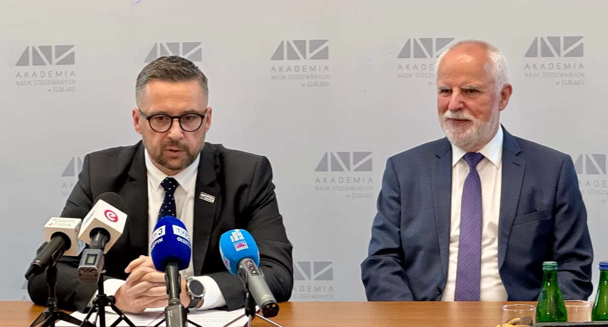 Marcin Kulasek, minister nauki i szkolnictwa wyższego (z lewej), i dr inż. Jarosław Niedojadło, rektor ANS w Elblągu (fot. EG)