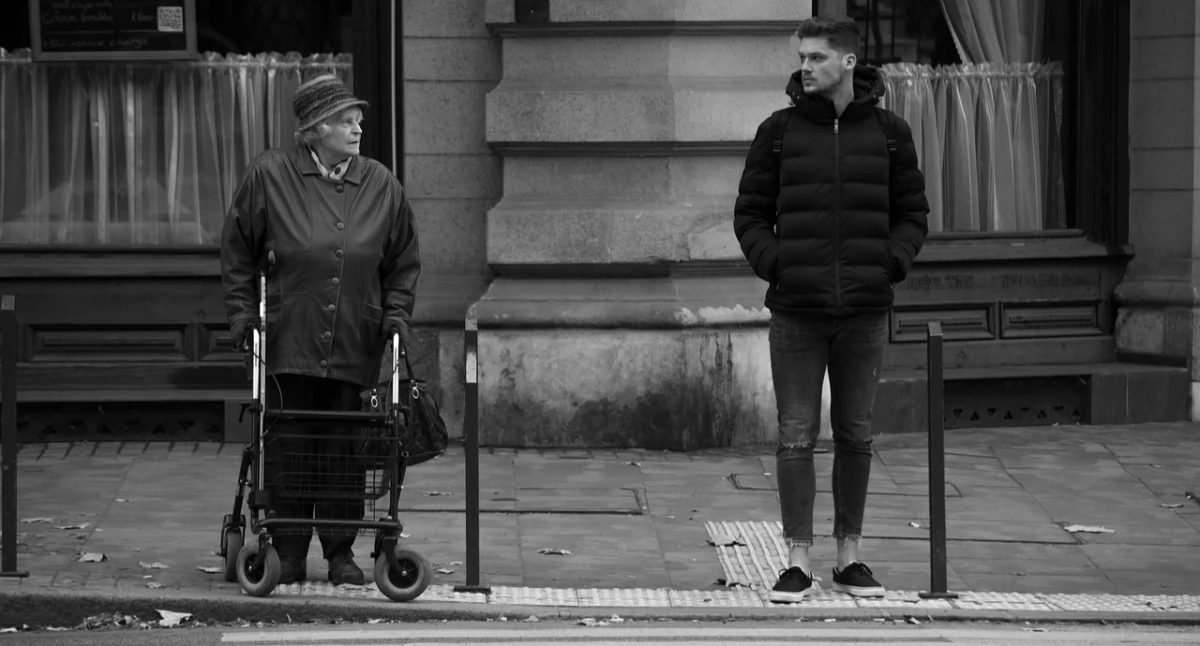 Artykuły sponsorowane, balkonik chodzenia wybrać Praktyczny przewodnik opiekunów - zdjęcie, fotografia