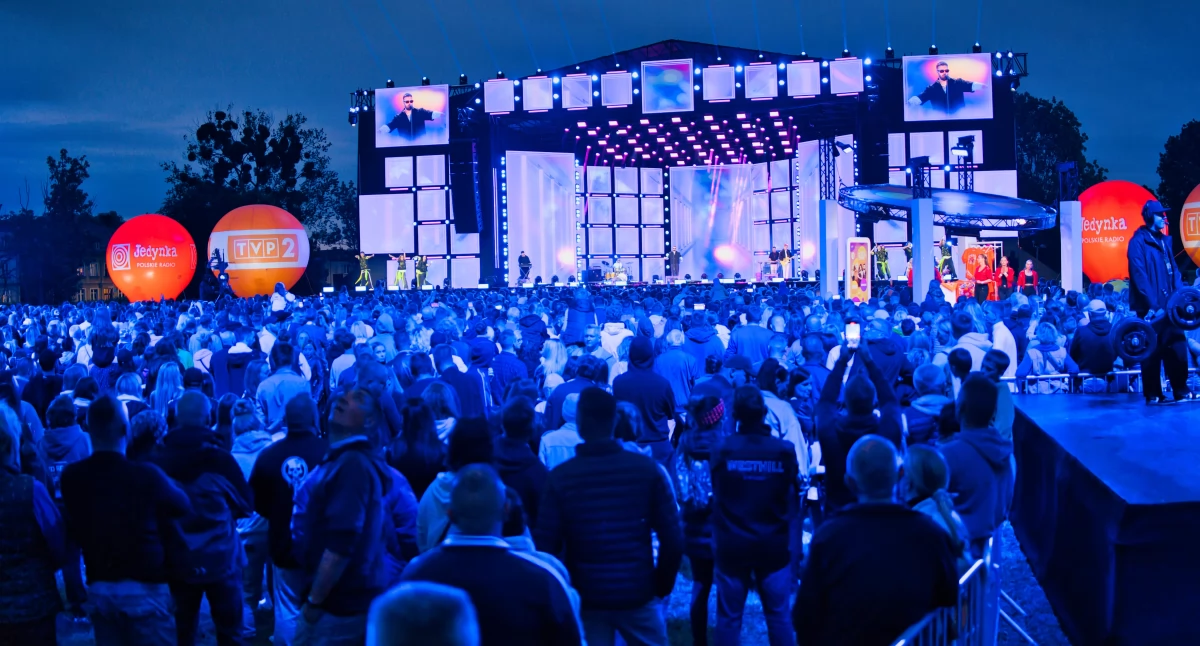Sobotni koncert w Elblągu emitowany na żywo w TVP2 i TVP Polonia w szczytowym momencie oglądało 1,2 mln widzów (fot. Krzysztof PL)