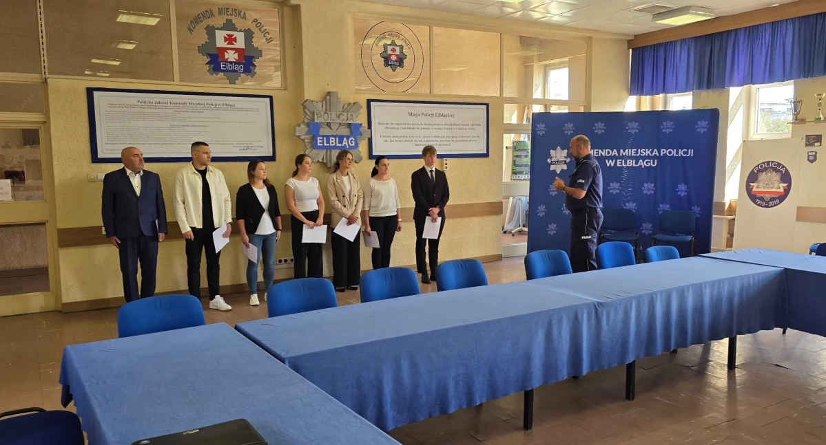 Komunikaty policji , Siedmiu nowych policjantów elbląskiej komendzie - zdjęcie, fotografia
