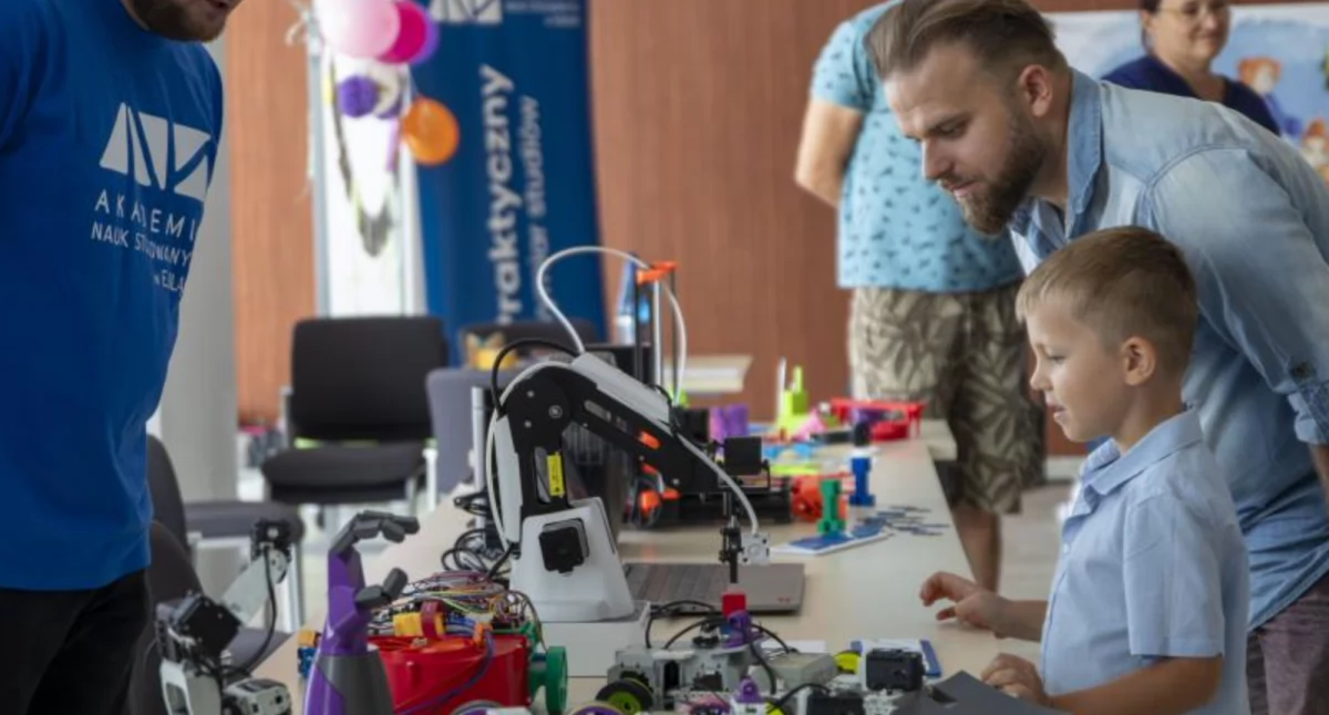 Imprezy, Rodzinny Piknik Nauki Techniki wiedza zabawa jednym miejscu! - zdjęcie, fotografia