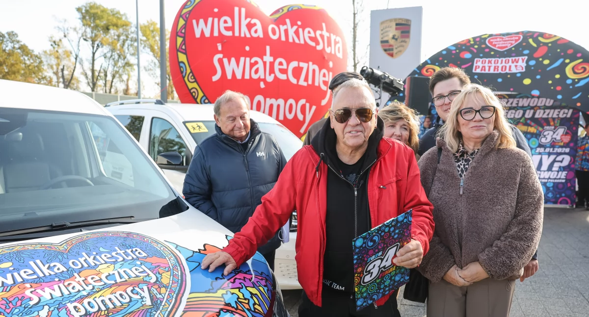 Podczas ogłoszenia celu 34. finału WOŚP fundacja przekazała też 38 pojazdów dla hospicjów dziecięcych w całej Polsce. Zostały one zakupione dzięki środkom z ubiegłorocznej zbiórki (fot. PAP/Marian Zubrzycki)