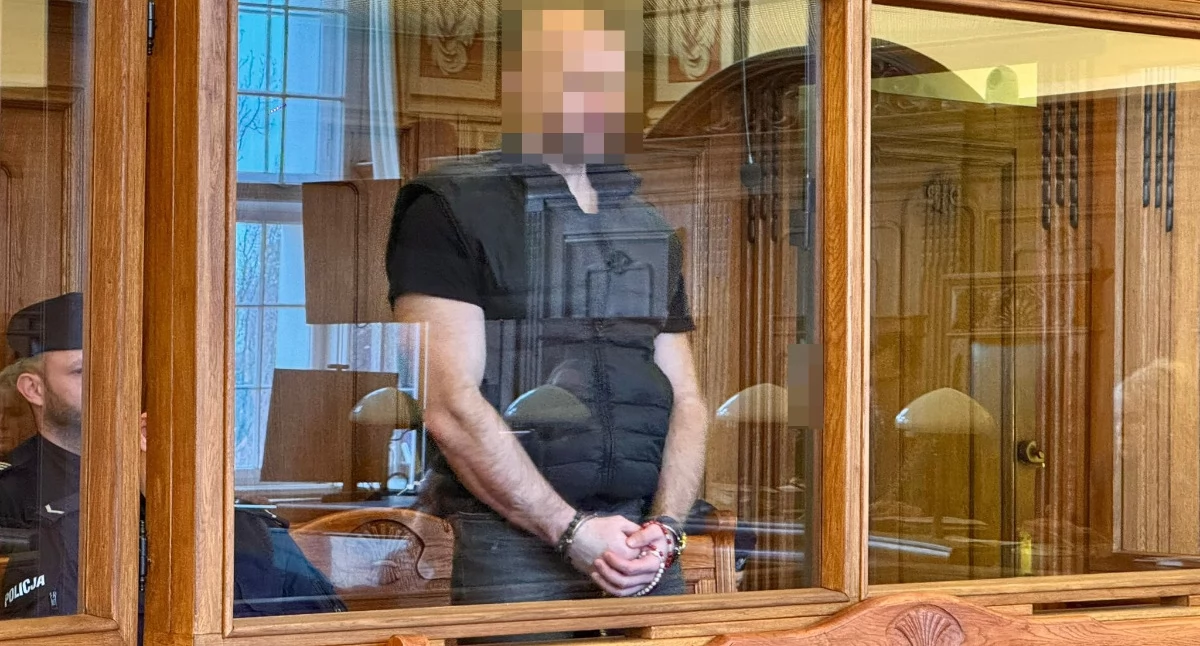Oskarżony podczas rozprawy trzymał w dłoniach różaniec (fot. EG)