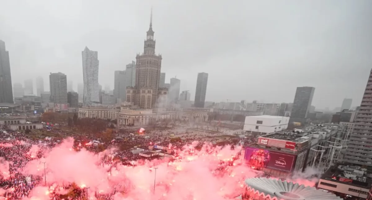 Święto Niepodległości: wieńce, ordery i marsz w centrum Warszawy