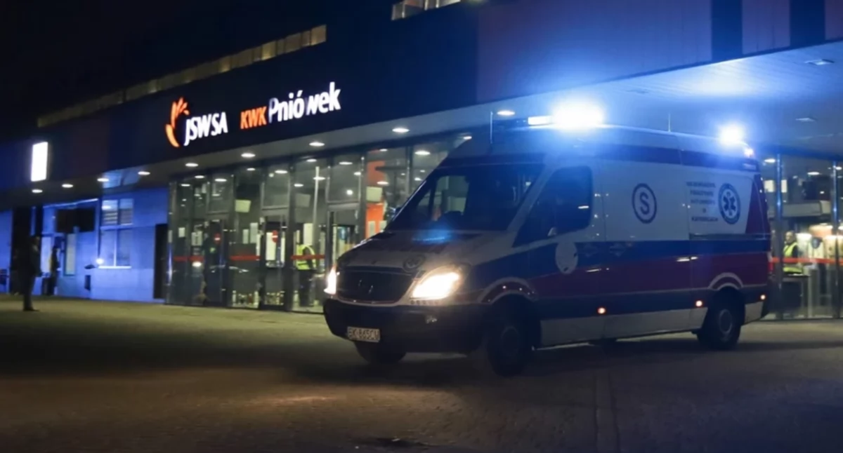 Utracili z nimi kontakt 830 metrów pod ziemią. Trwa akcja w kopalni Pniówek