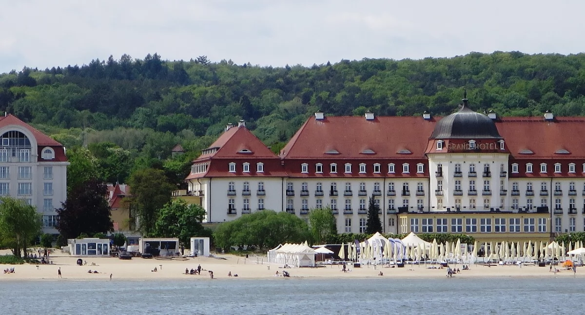 Sylwester 2025: gdzie zapłacisz najmniej za nocleg? Te miejsca zaskakują cenami