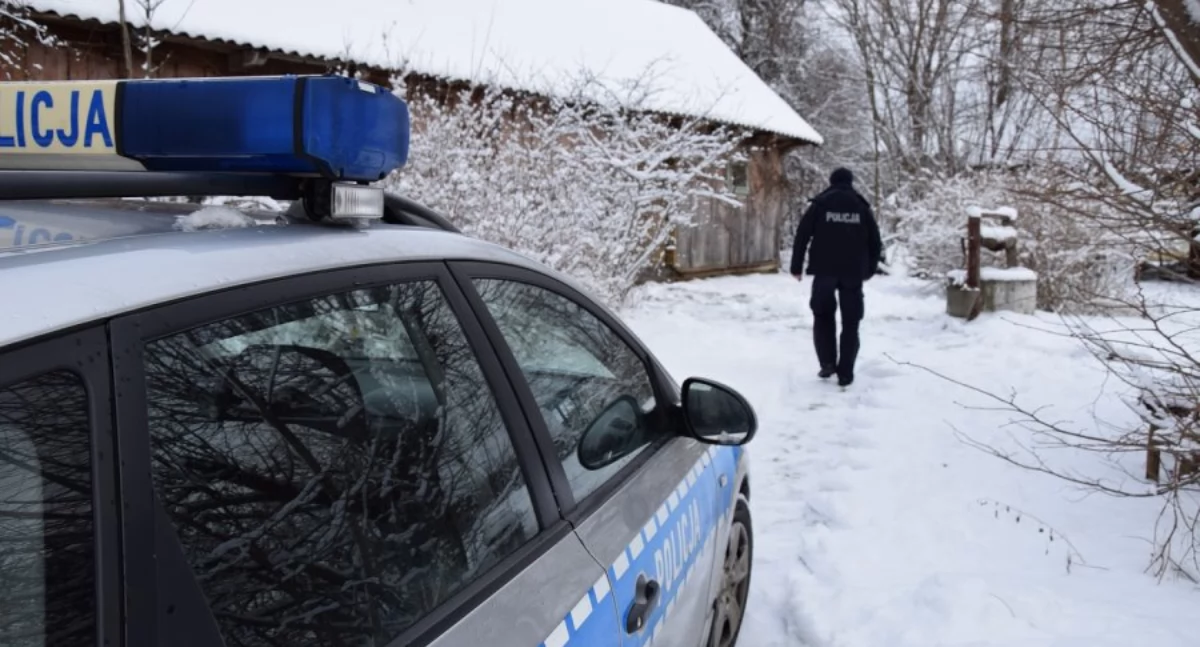 Kobietę znaleziono martwą, przysypaną śniegiem
