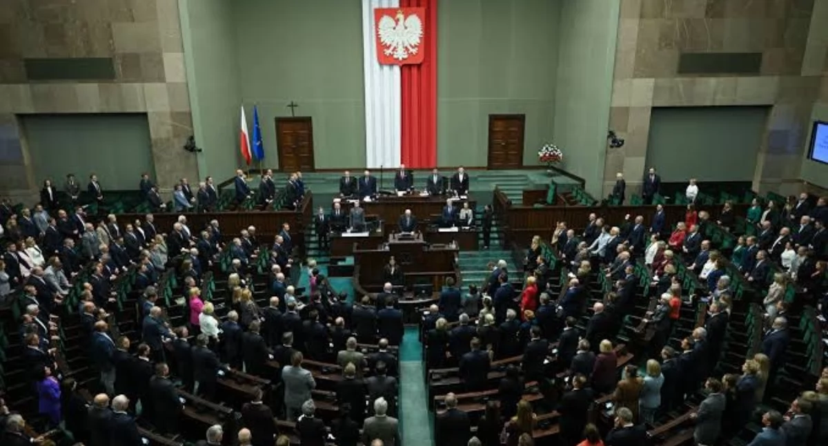 Nowy sondaż zmienia układ sił. Jeden wynik może zaskoczyć nawet ekspertów