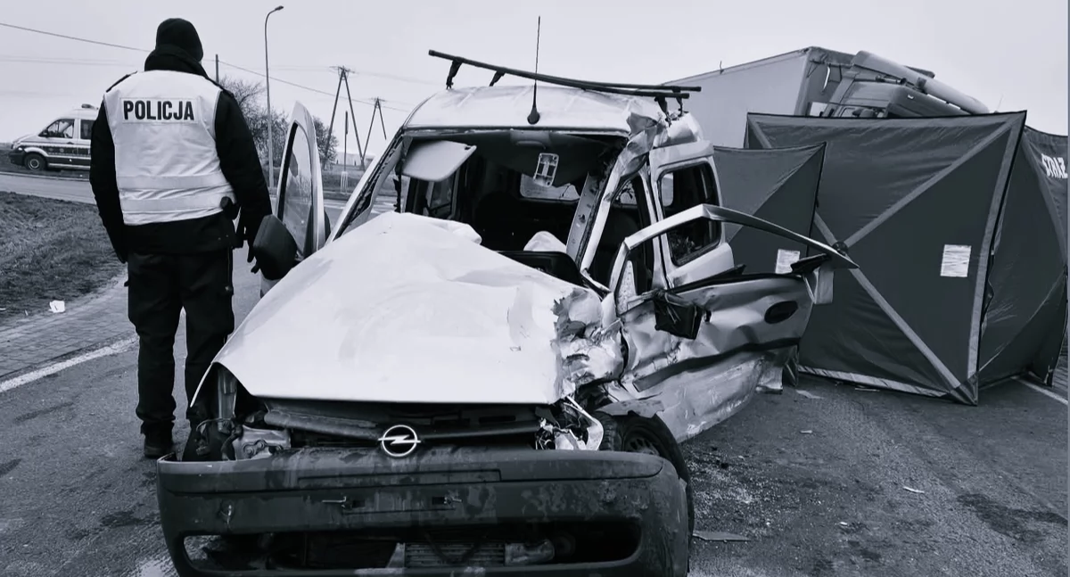 Żona zginęła na miejscu, mąż zmarł dzień później. Tragiczny wypadek na DK15