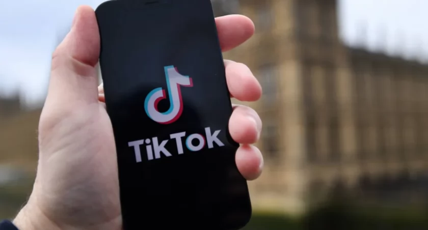 Niepokojące treści na TikToku – młodzi użytkownicy w sieci zagrożeń?