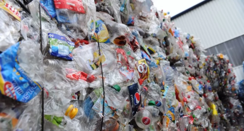 Trujesz sąsiadów i swoje dzieci. Plastik w piecu to śmierć w powietrzu