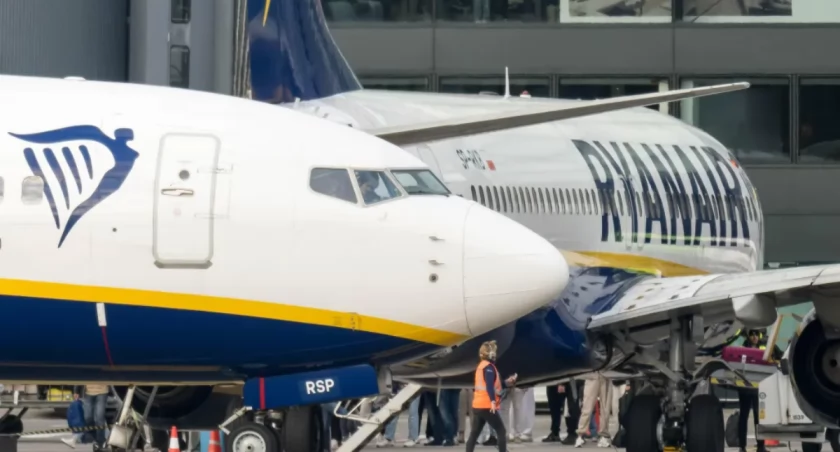 Smartfon padnie? Masz problem! Ryanair usuwa papierowe karty pokładowe!