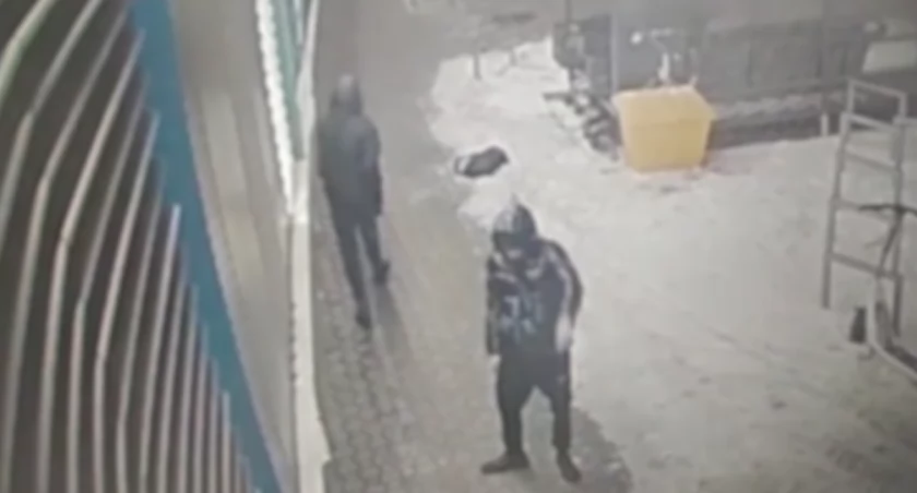 Dziecięcy gang z maczetą?