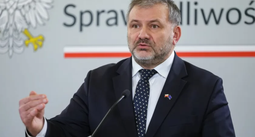Celowo taranował auta na rondach? Minister reaguje