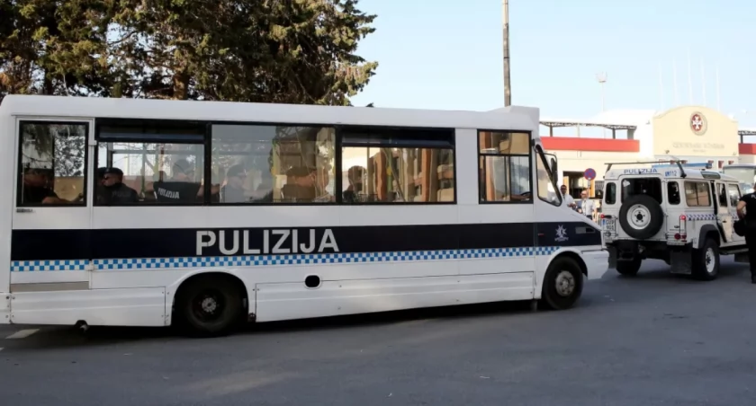 Ojciec uratował syna. Córkę zabrało morze