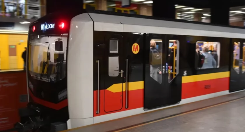 Nocny atak na metro w Warszawie