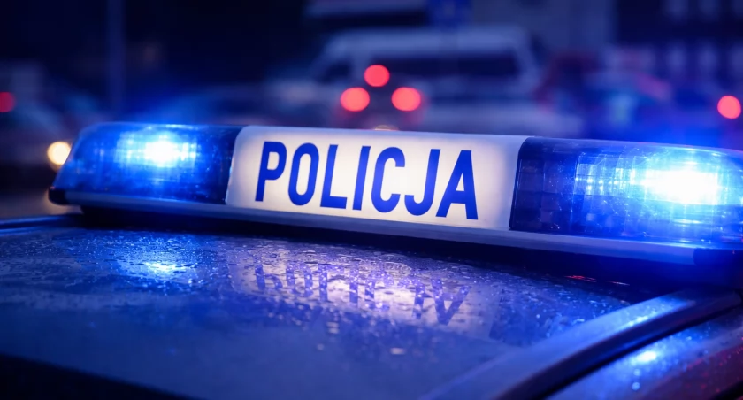 15 nastolatków i jeden bezbronny człowiek