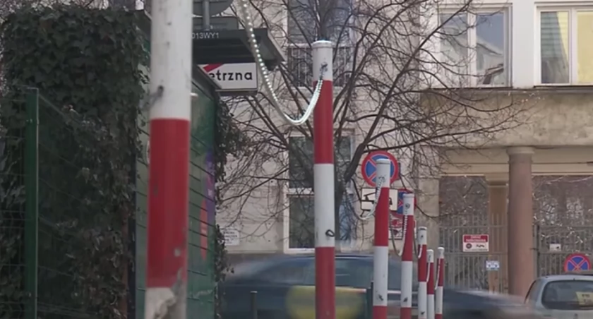 Warszawa usuwa kultowe słupki