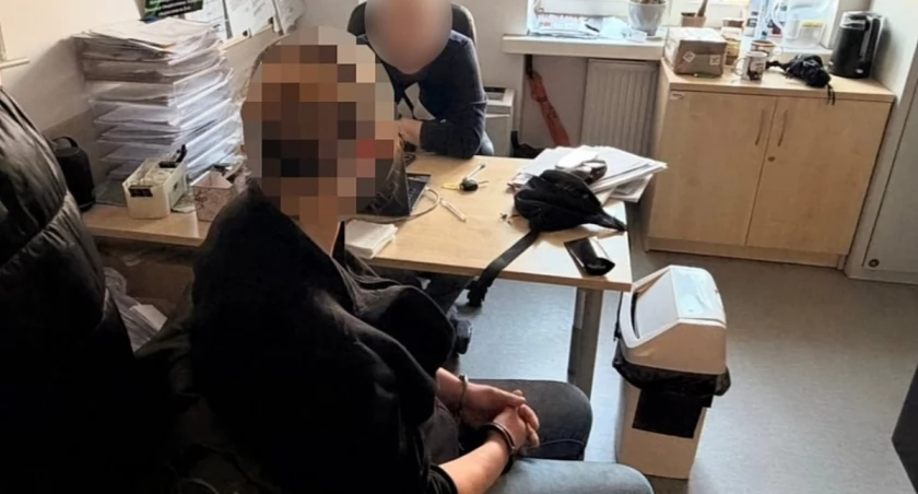 Nie oddali znalezionego telefonu. Teraz grozi im rok więzienia