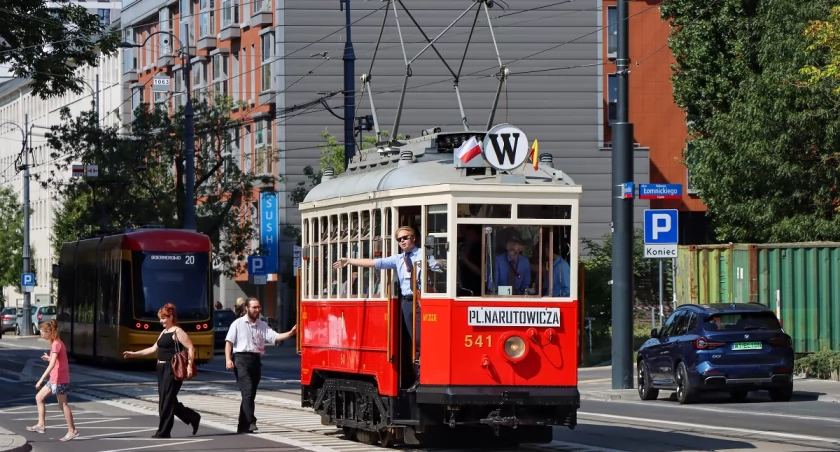 Historyczne tramwaje wracają na ulice Warszawy