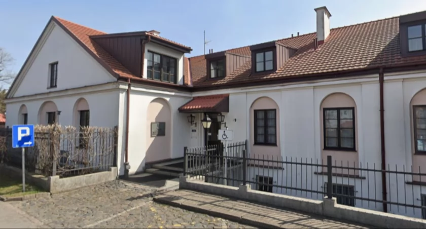 Warszawa wydaje miliony na słynny zajazd