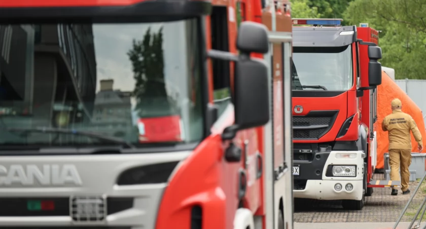 Alarmujące sceny przy wieżowcu Intraco. Policja wydała pilny komunikat [ZDJĘCIA]