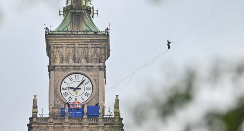Jaan Roose przeszedł między PKiN a Varso Tower [ZDJĘCIA]
