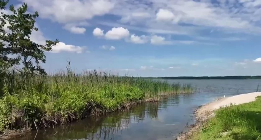 Katastrofa nad Jeziorem Zdworskim. Mieszkańcy patrzą, jak znika ich duma