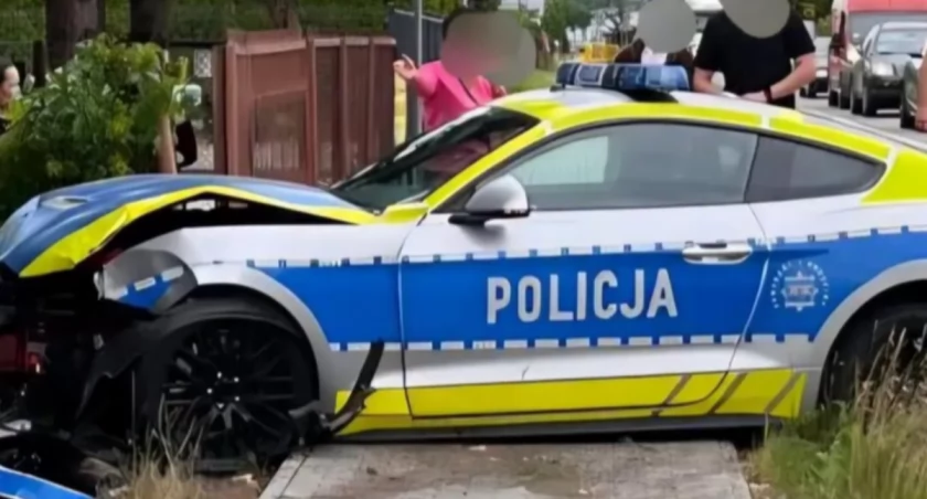 Rozbili policyjnego Mustanga. To miał być oczko w głowie drogówki