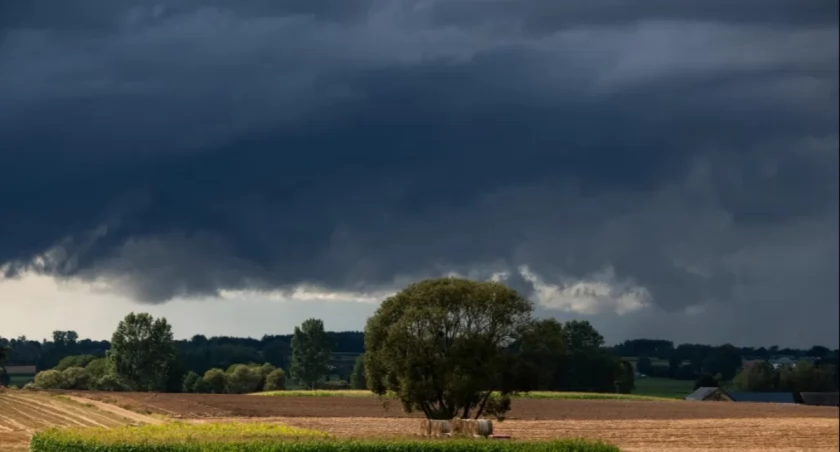 Pogoda pokaże dwa oblicza. IMGW ostrzega przed gwałtownymi zmianami