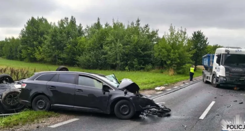 Toyota nagle zjechała na przeciwległy pas. Sekundy później doszło do koszmaru