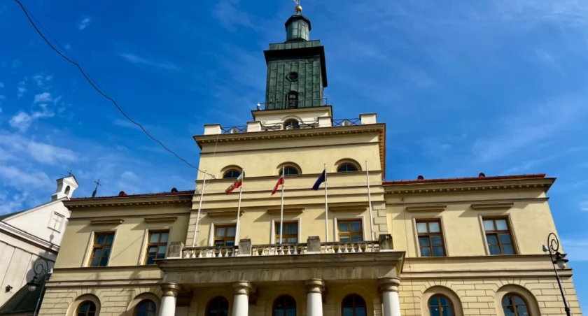Flaga zdjęta z ratusza. Lublin wyjaśnia decyzję