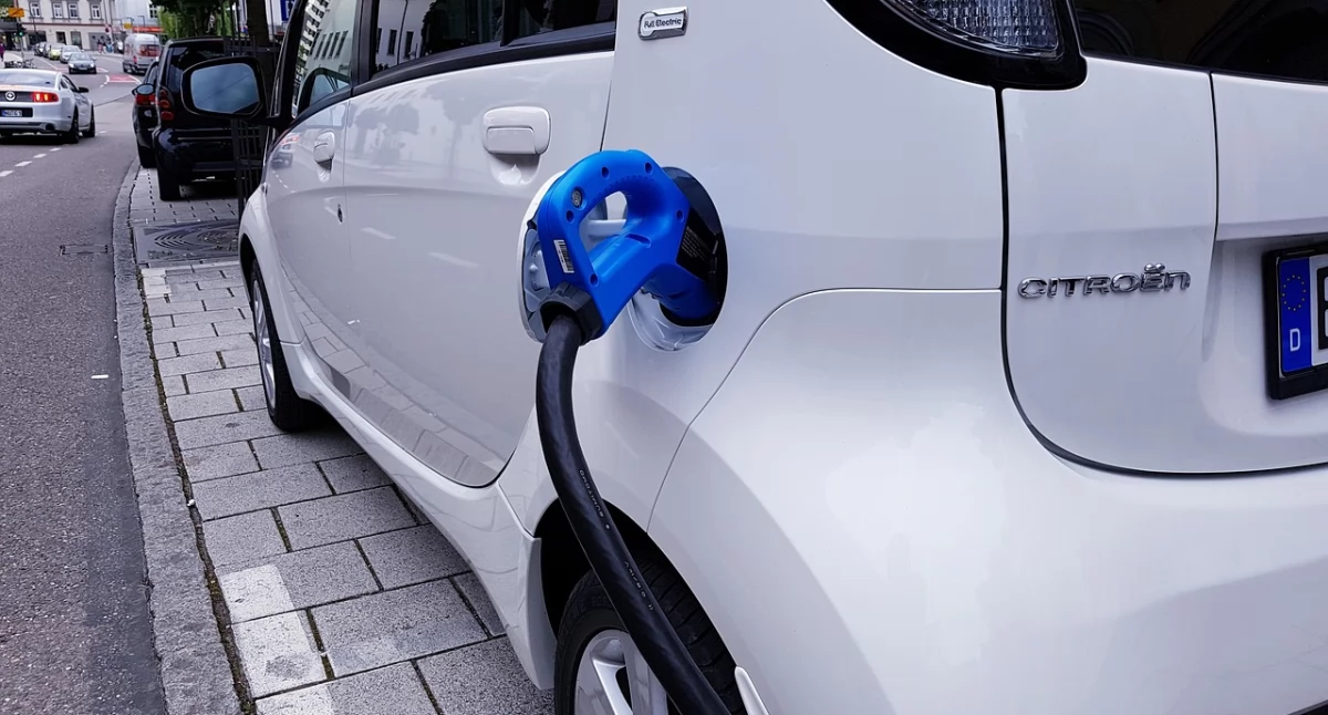 Bez dopłat, bez popytu? Elektryki w Polsce na zakręcie