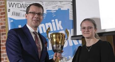 PKO Bank Polski partnerem głównym XVIII Plebiscytu Dziennika Elbląskiego na 10 Najpopularniejszych Sportowców. Grzegorz Chmura podkreśla, że PKO Bank Polski promuje sport i zdrowy styl życia oraz wspiera lokalne wydarzenia
