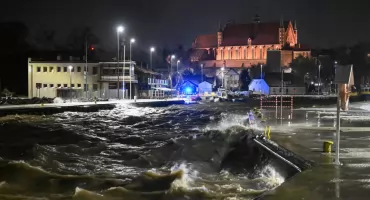 Cofka we Fromborku. Straż pożarna uspokaja: miasto nie jest zalane