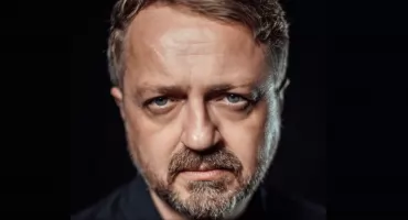 Między kabaretem a mrokiem. Spotkanie z Przemysławem Borkowskim