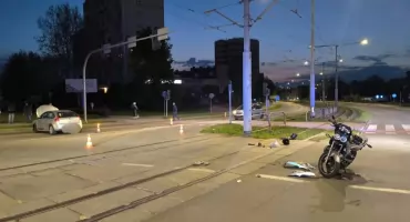     Zderzenie na skrzyżowaniu. Motocyklista w szpitalu