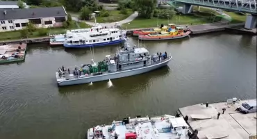 Wojenny okręt na rzece Elbląg. Wiadomo, po co przypłynął