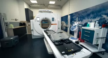 Ponad 30 mln zł dla onkologii na Warmii i Mazurach. AI i radioterapia adaptacyjna wspierają leczenie pacjentów
