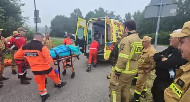 Senior zabłądził w lesie. Nad ranem odnalazły go służby